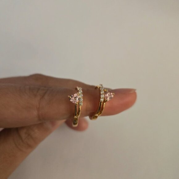 Pink heart and clear stone huggies - Picture 1 of 2